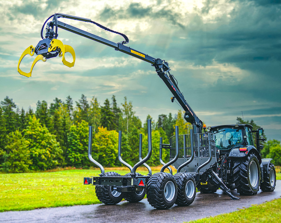 Palms 3.67 grapple loader with a 9SC log trailer